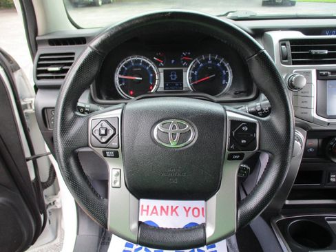 Used 2017 Toyota 4Runner SR5 Premium image 11