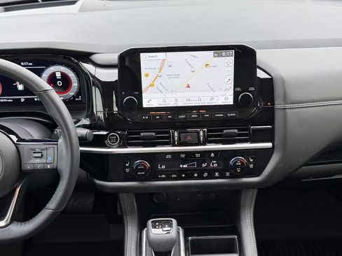 Used 2024 Nissan Pathfinder Platinum FWD image 16