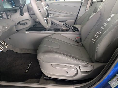 Used 2025 Hyundai Elantra Sport image 11