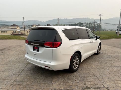 Used 2024 Chrysler Voyager LX FWD image 8