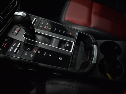 Used 2022 Porsche Macan S AWD/4WD image 23