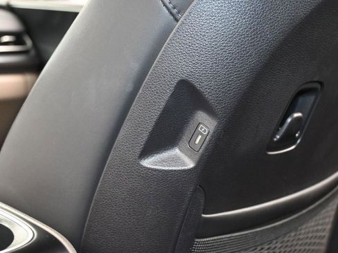 Used 2025 Kia Carnival image 36