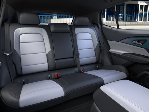 New 2026 Chevrolet Equinox EV LT image 17