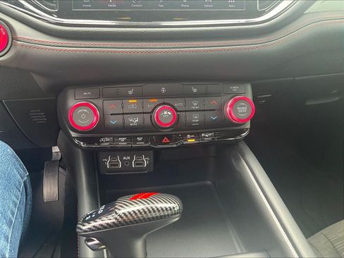 Used 2025 Dodge Durango GT w/ Blacktop Package AWD/4WD image 19