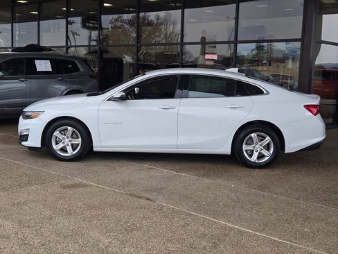 Used 2024 Chevrolet Malibu LT FWD image 2