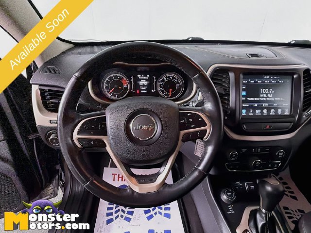 Used 2018 Jeep Cherokee Latitude w/ Cold Weather Group AWD/4WD image 11
