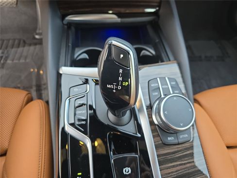 Used 2023 BMW 540i w/ Premium Package image 19