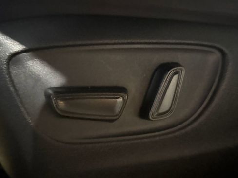 Used 2022 Toyota Highlander LE image 9