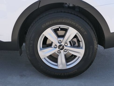 Used 2023 Kia Sorento LX FWD image 10