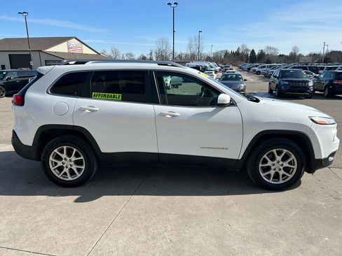 Used 2015 Jeep Cherokee Latitude image 4