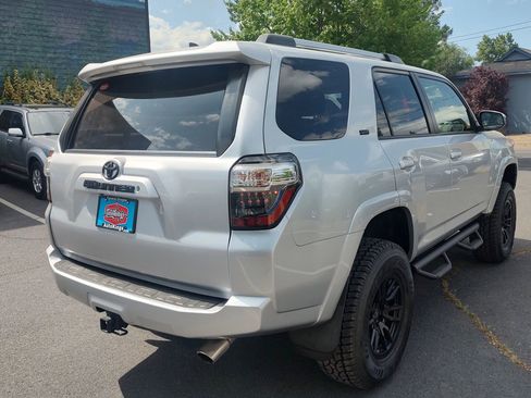 Used 2020 Toyota 4Runner SR5 image 5