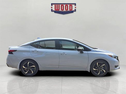 New 2025 Nissan Versa SR w/ Trunk Package image 2