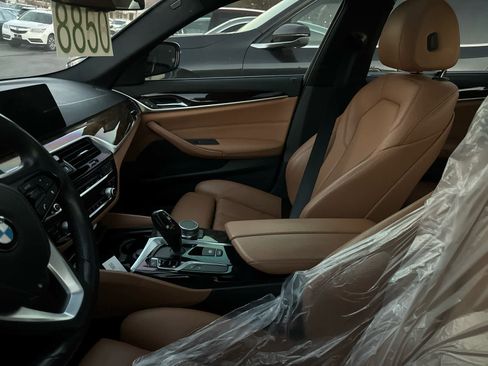 Used 2018 BMW 540i xDrive w/ M Sport Package image 10