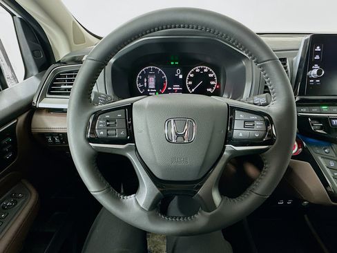New 2026 Honda Odyssey Touring image 11
