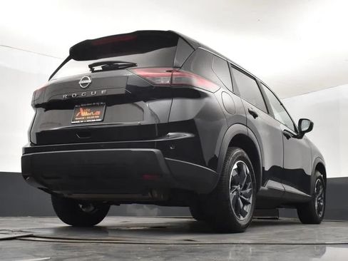 Used 2025 Nissan Rogue SV FWD image 13