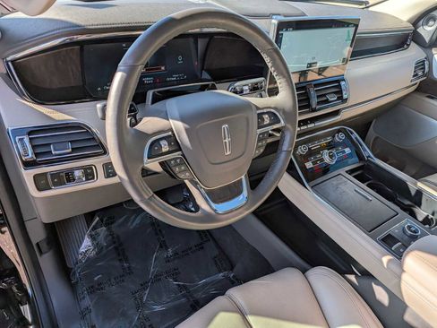 Used 2023 Lincoln Navigator Reserve AWD/4WD image 2