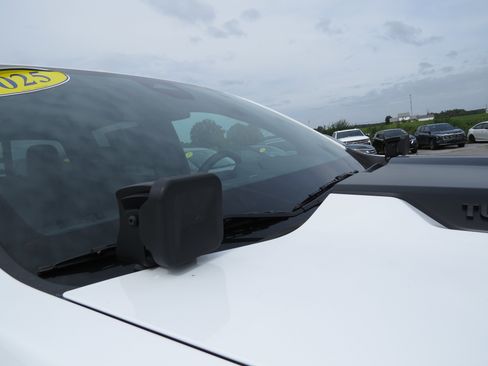 Used 2025 Chevrolet Colorado ZR2 w/ Off-Road Front Bumper Package image 21