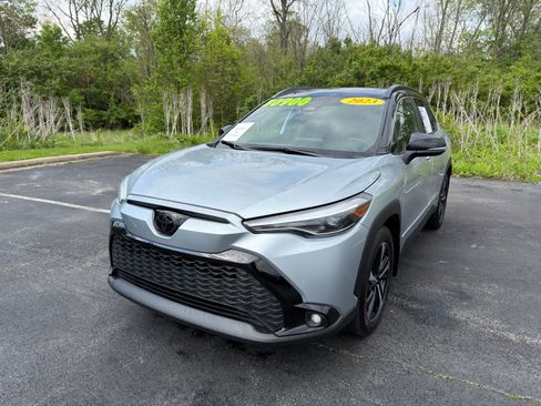 Used 2023 Toyota Corolla Cross AWD Hybrid w/ Convenience Package image 2