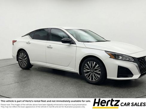 Used 2025 Nissan Altima 2.5 SV FWD image 1