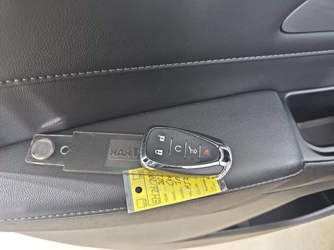 Certified 2023 Chevrolet Traverse LT FWD image 43