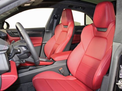 Used 2025 Porsche Macan Turbo Electric image 5