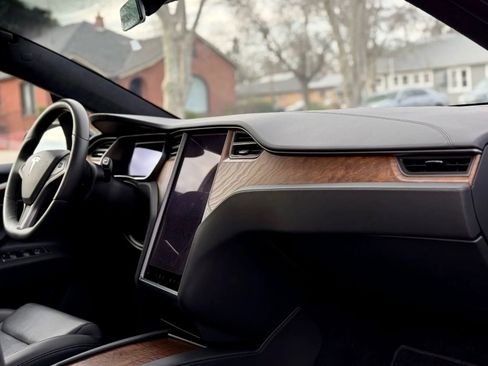 Used 2020 Tesla Model X Long Range image 11