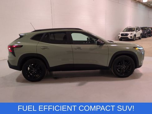 Used 2024 Chevrolet Trax ACTIV w/ Sunroof Package FWD image 2