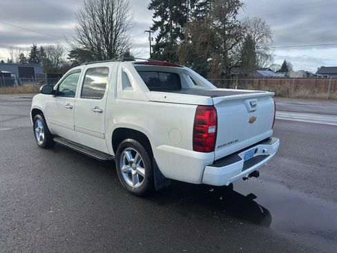 Used 2012 Chevrolet Avalanche LTZ image 4