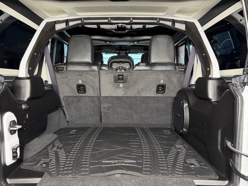 Used 2024 Jeep Wrangler Unlimited Rubicon w/ Capability Package image 22