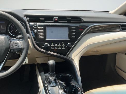 Used 2018 Toyota Camry LE FWD image 16