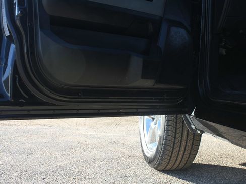 Used 2018 RAM 1500 Classic SLT image 49