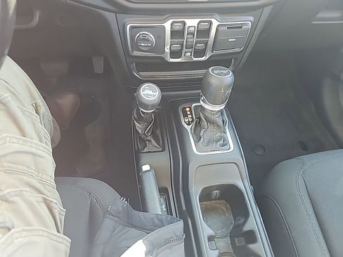 Used 2020 Jeep Wrangler Unlimited Sport image 17