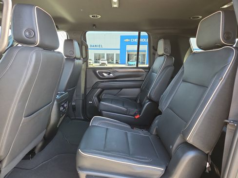 Used 2023 Chevrolet Suburban Premier image 11