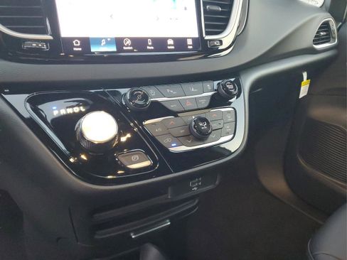 New 2026 Chrysler Voyager LX image 21