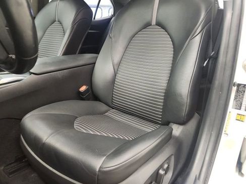 Used 2020 Toyota Camry SE w/ Convenience Package image 13