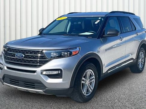 Used 2024 Ford Explorer XLT w/ Equipment Group 202A AWD/4WD image 2