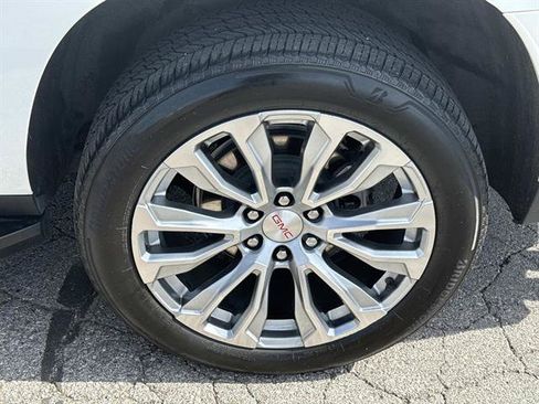 Used 2024 GMC Yukon XL Denali w/ Advanced Technology Package AWD/4WD image 32
