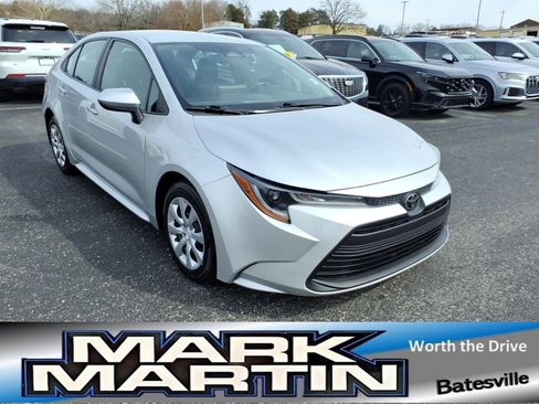 Used 2023 Toyota Corolla LE image 1
