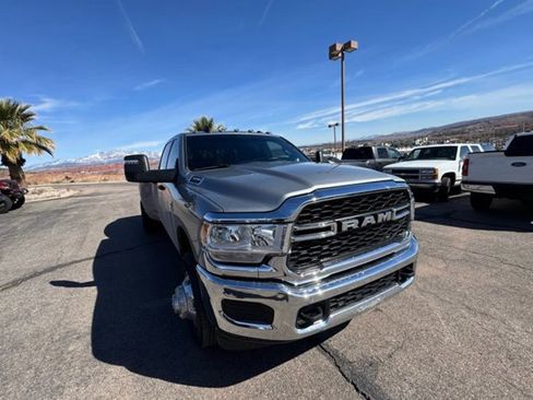 Used 2024 RAM 3500 Tradesman w/ Chrome Appearance Group image 7