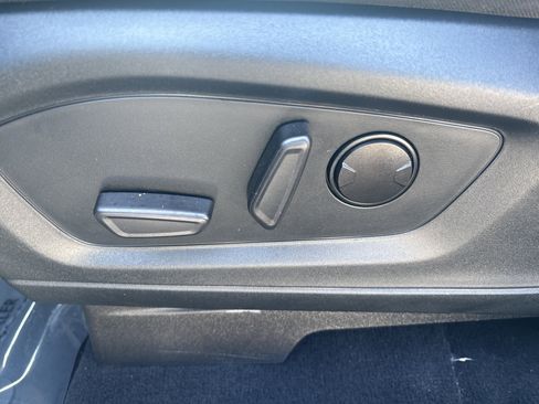 Used 2022 Ford Explorer XLT image 21