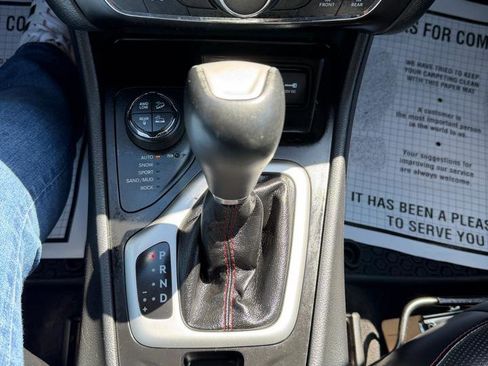 Used 2016 Jeep Cherokee Trailhawk w/ Comfort/Convenience Group AWD/4WD image 17