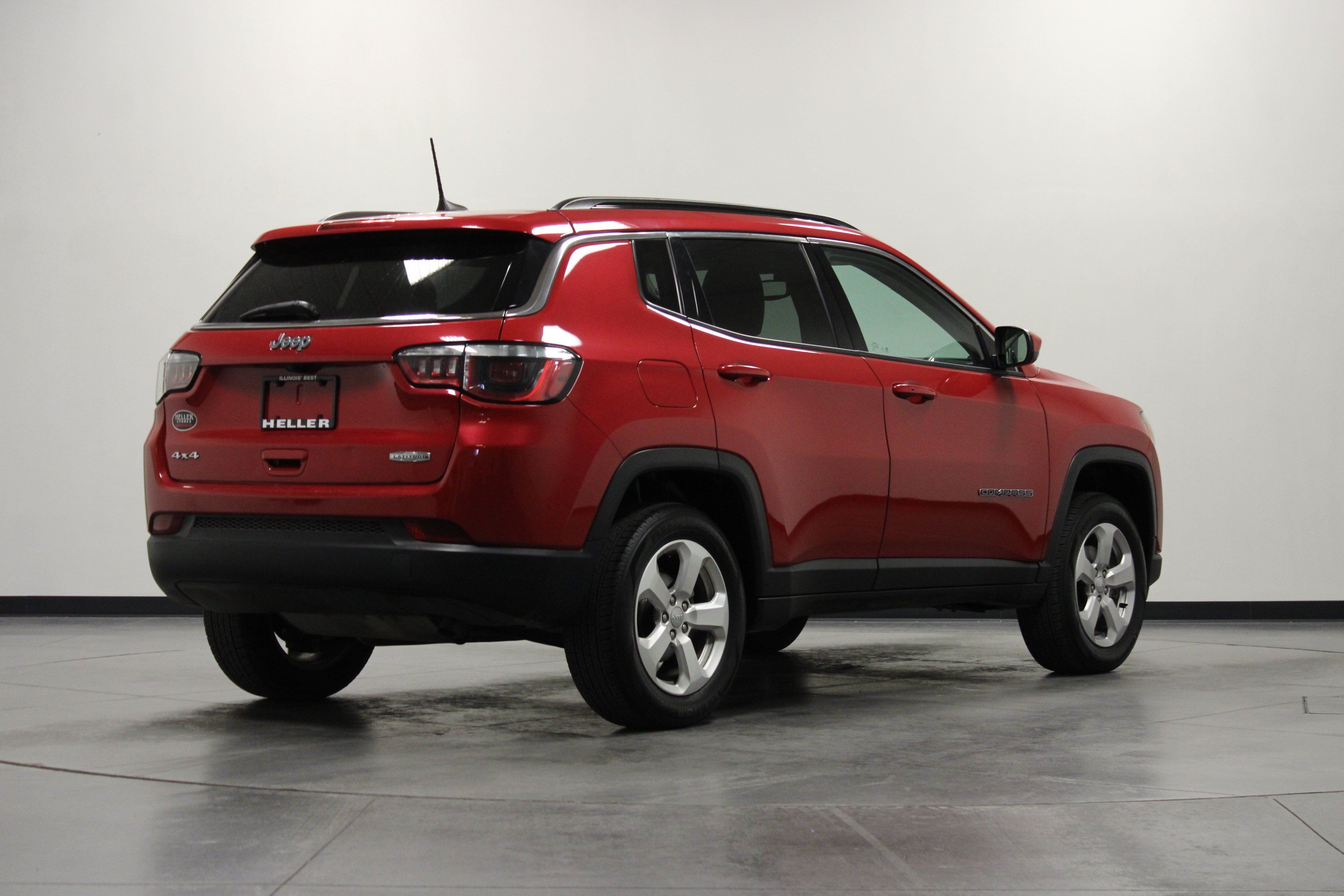 Used 2019 Jeep Compass Latitude w/ Popular Equipment Group AWD/4WD image 4