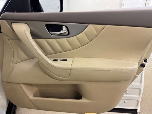 Used 2014 INFINITI QX70 2WD w/ Premium Package image 28