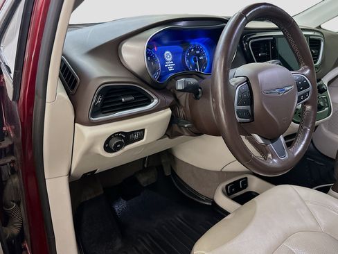 Used 2019 Chrysler Pacifica Touring-L Plus w/ Advanced Safetytec Group FWD image 17