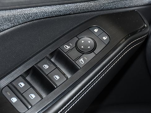Used 2023 Nissan Rogue SV AWD/4WD image 34