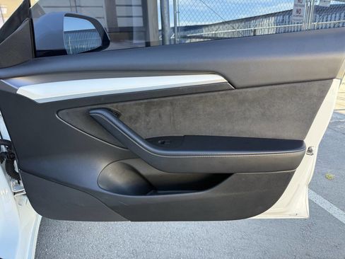 Used 2021 Tesla Model 3 Performance image 20