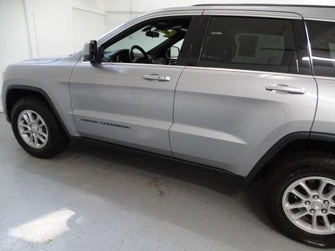 Used 2018 Jeep Grand Cherokee Laredo AWD/4WD image 16