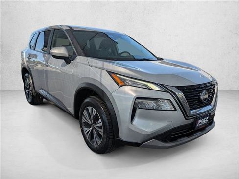 Used 2023 Nissan Rogue SV image 3