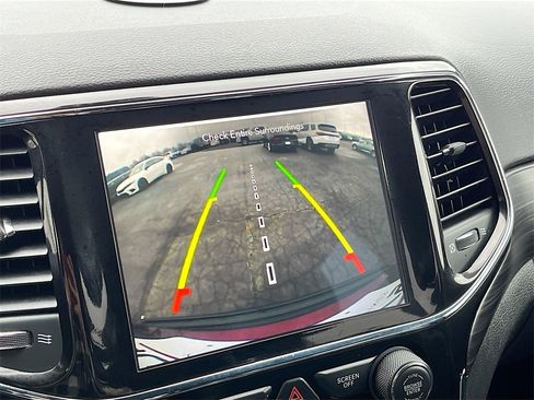 Used 2021 Jeep Grand Cherokee Laredo X image 14