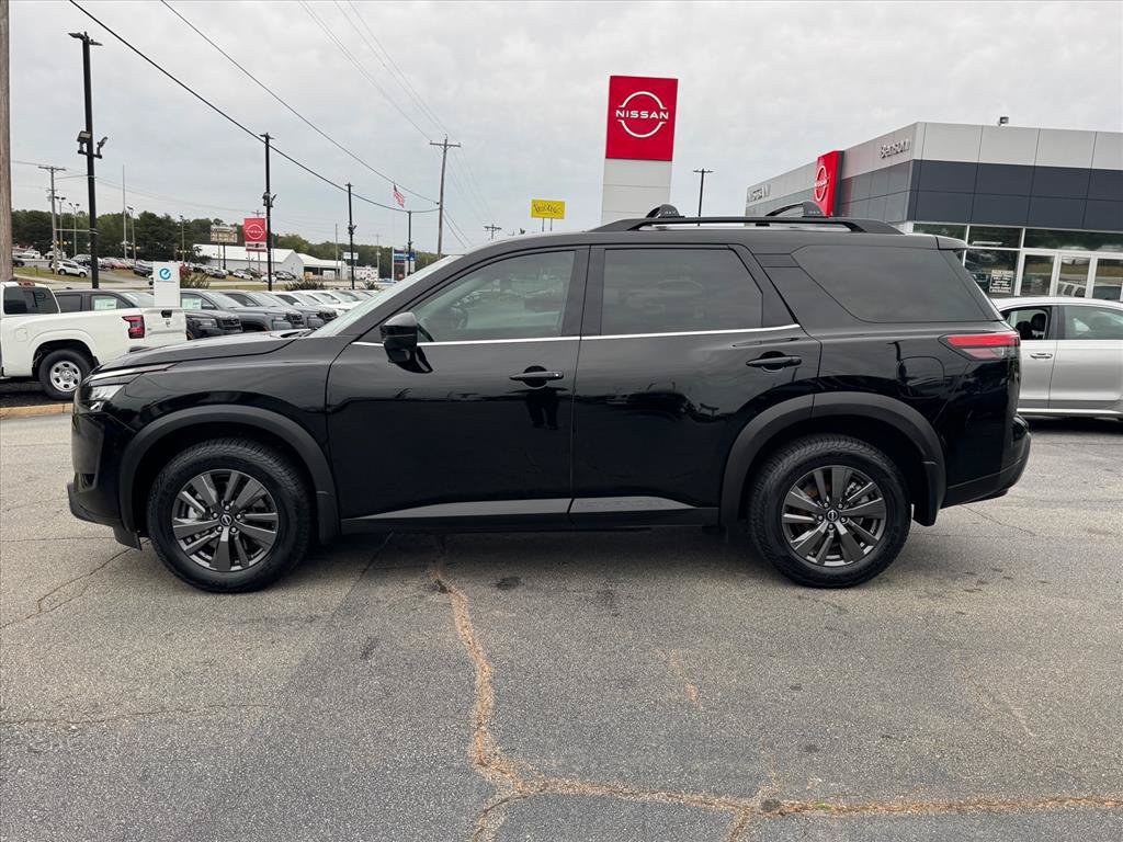 Certified 2024 Nissan Pathfinder SV w/ Lighting Package (N92) FWD image 6
